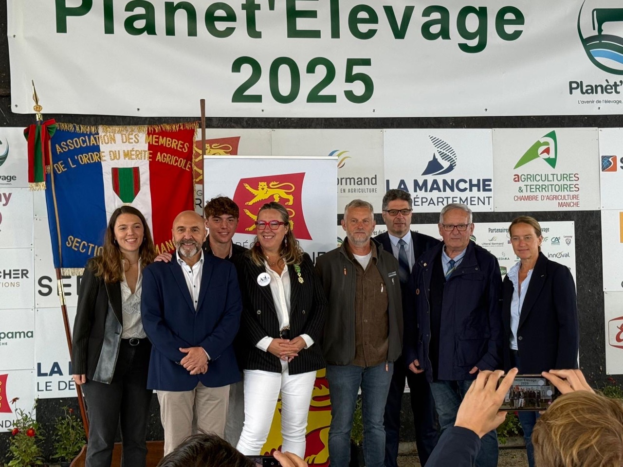 Chevalier du Mérite Agricole : une distinction pour la sauvegarde du mouton Avranchin et de la laine normande 🌱🐑